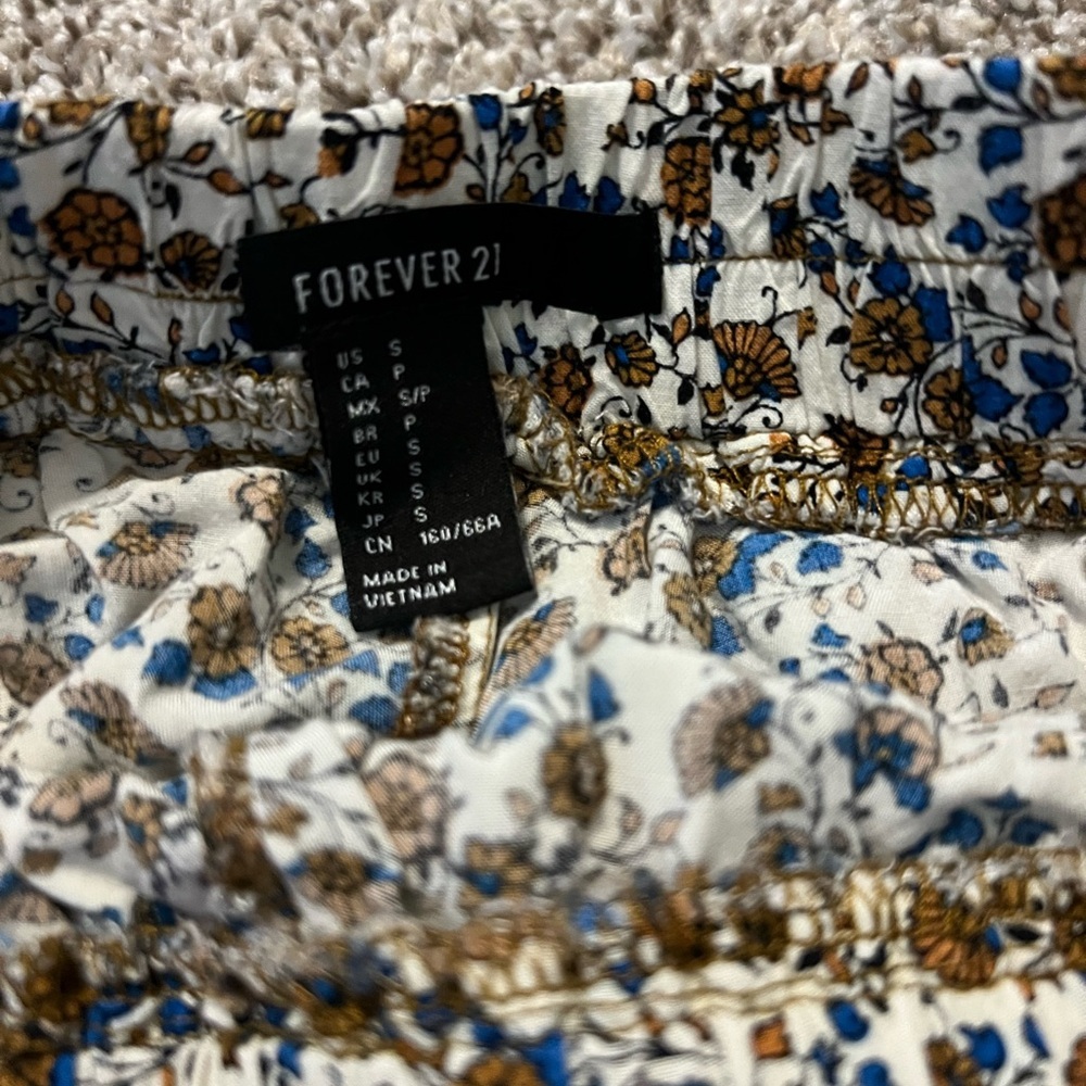 Forever 21 Shorts - Picture 2 of 4